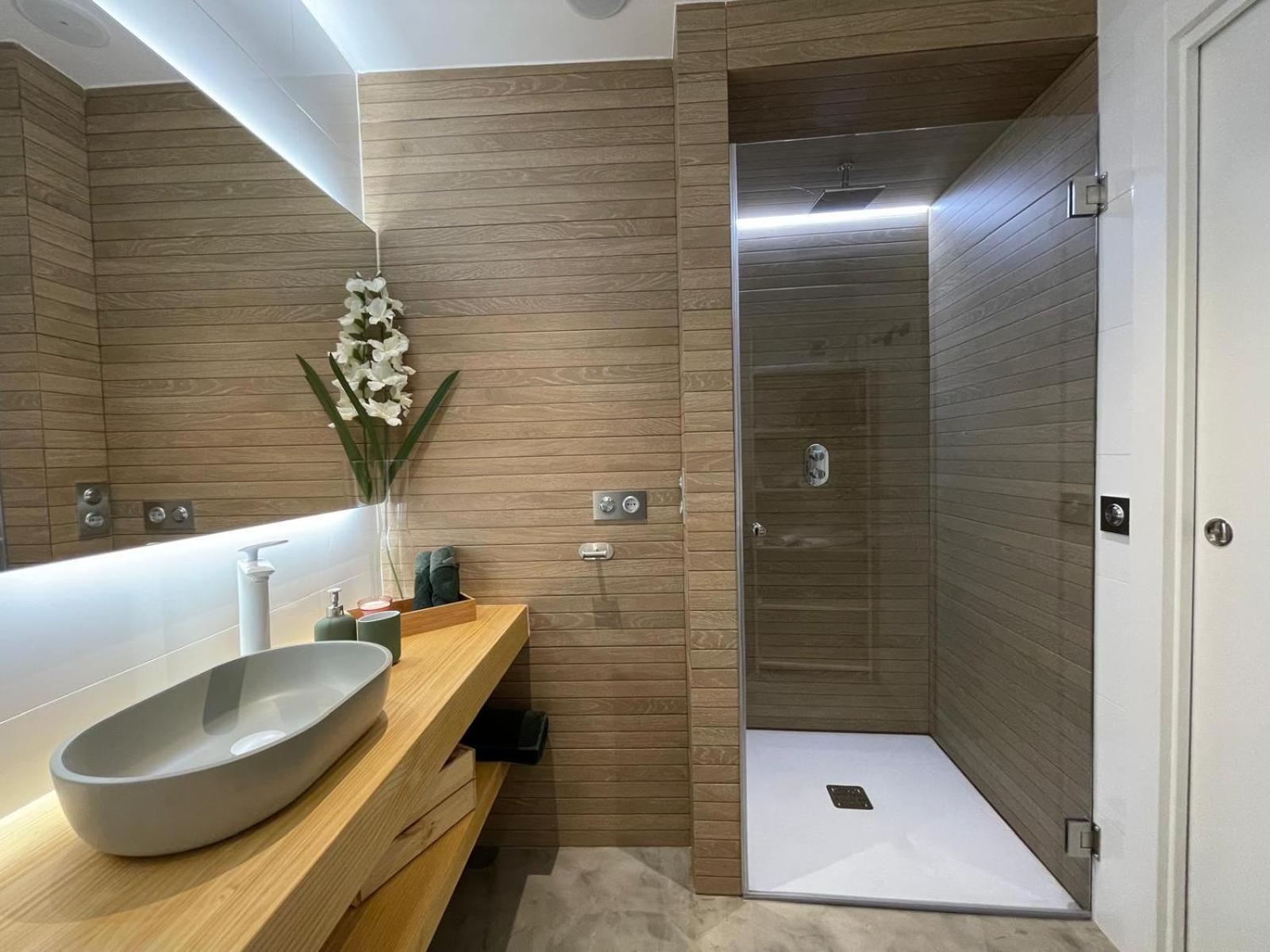 Skyline Plasencia Luaran gambar