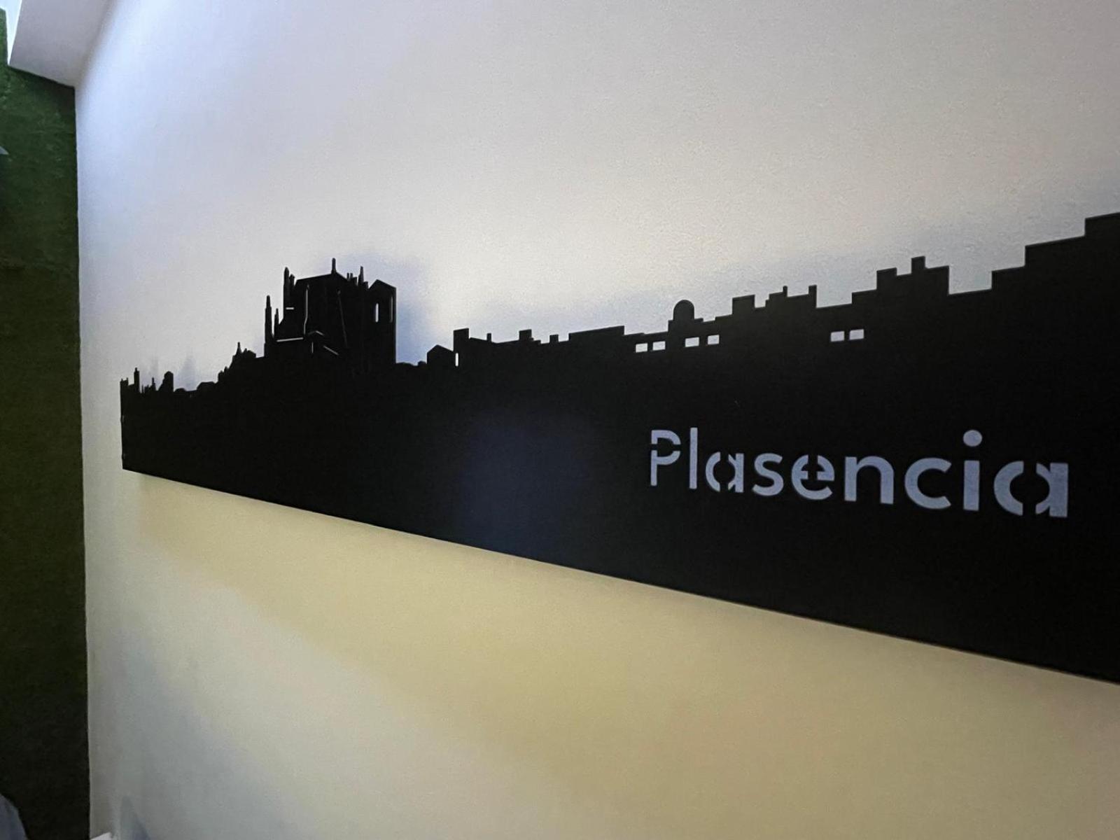 Skyline Plasencia Luaran gambar