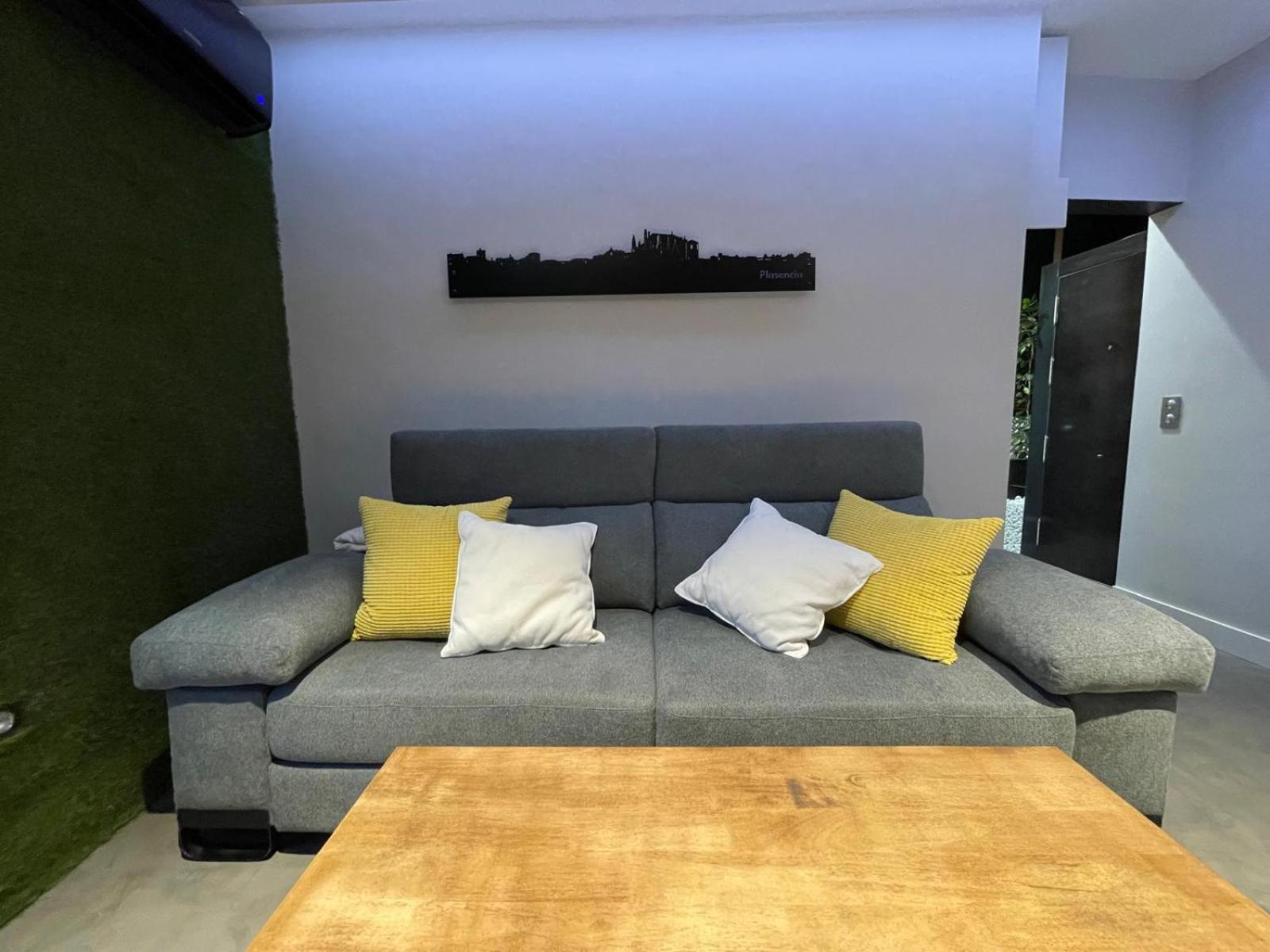 Skyline Plasencia Luaran gambar